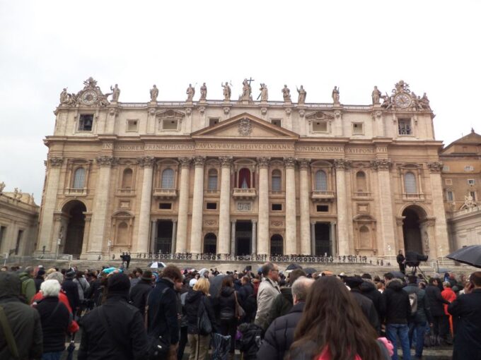 Vatican City Walking Tour With Sistine Chapel - Exploring Vatican Museums