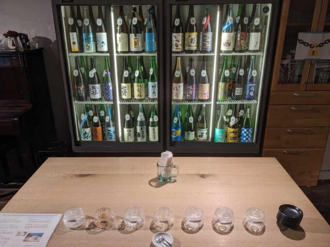 Vegan Izakaya & 72 Types of Japanese Sake Tasting Night Tour - Casual Izakaya Atmosphere