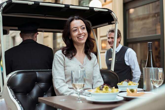 Vegan Sightseeing Tour in an Electro Vintage Car Incl. Schnitzel - Tour Format