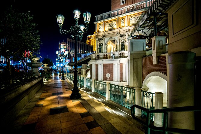 Vegas Ghosts: Gansgters, Glitz, and Gore Ghost Tour - Hauntings and Legends