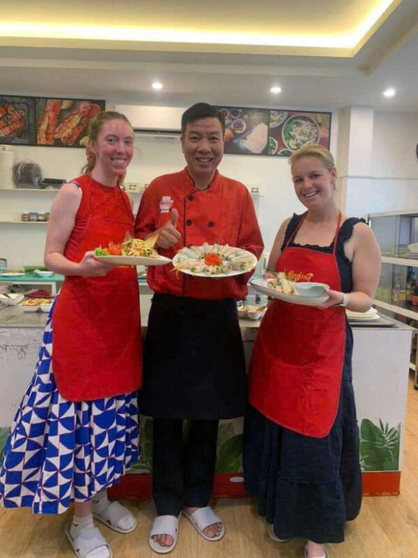 VEGETARIAN COOKING CLASS IN HA NOI - Shopping at the Local Market