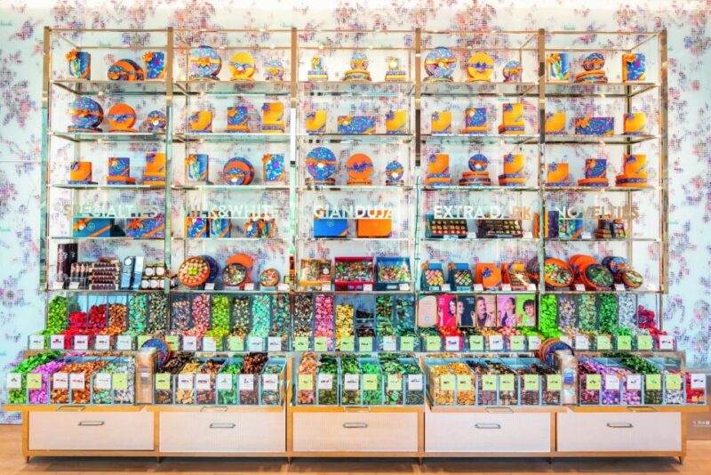 Venchi Gae Aulenti: Chocolate Tasting Experience in Milan - Chocolate Takeaway