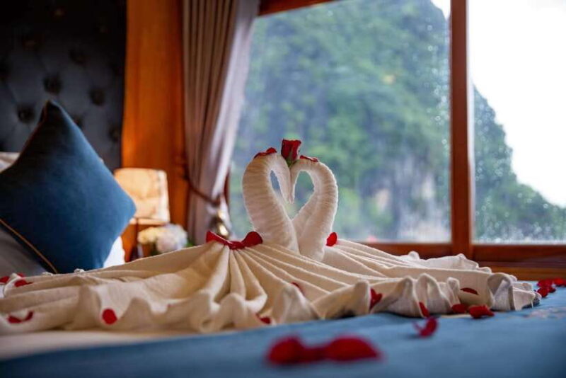 Venezia Cruises 2D1N With Small Group (Nb - Cruise -Hn) - Onboard Activities and Experiences