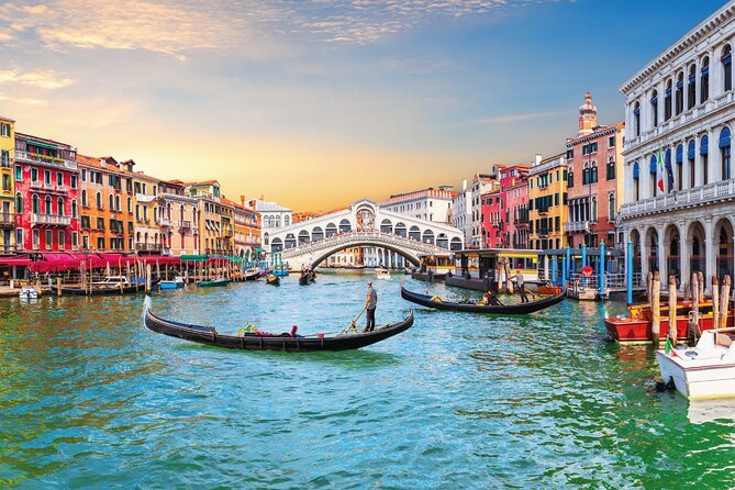 Venezia Walking Tour With Audio and Written Guide by a Local - Tour Features