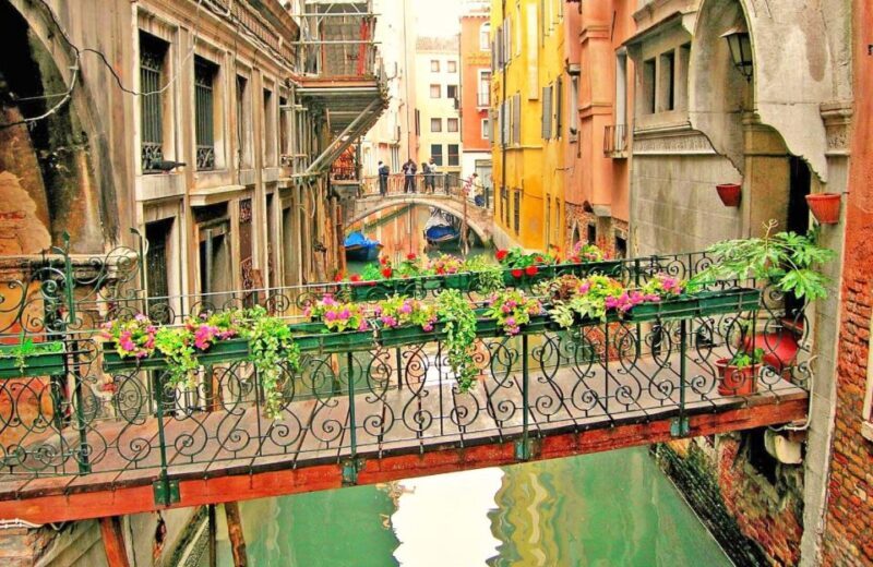 Venice: 1.5-Hour Wandering Around the City - Key Points
