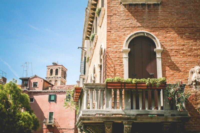 Venice: 1.5-Hour Wandering Around the City - Overview of the Tour Experience