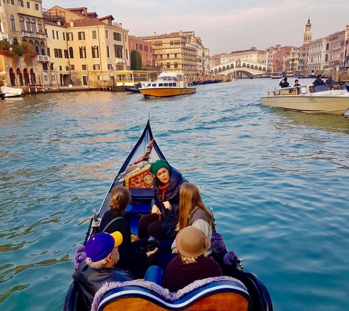 Venice: 1-Hour Gondola Ride on the Grand Canal With Guide - Key Points