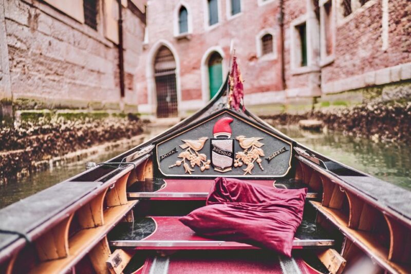 Venice: 1-Hour Gondola Ride on the Grand Canal With Guide - Experience Highlights