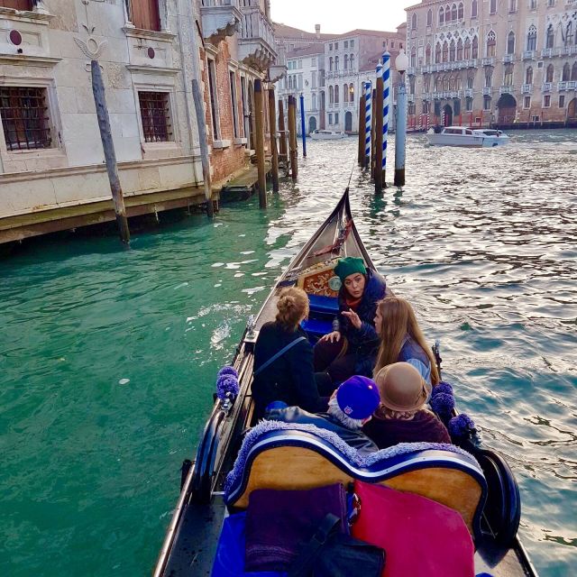 Venice: 1-Hour Gondola Ride on the Grand Canal With Guide - Meeting Point and Accessibility