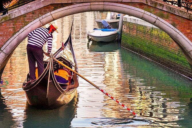 Venice: 2 Hours Morning Walk Tour With Gondola Glide - Tour Overview