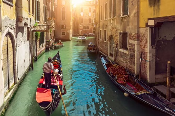Venice: 2 Hours Morning Walk Tour With Gondola Glide - Gondola Ride Experience