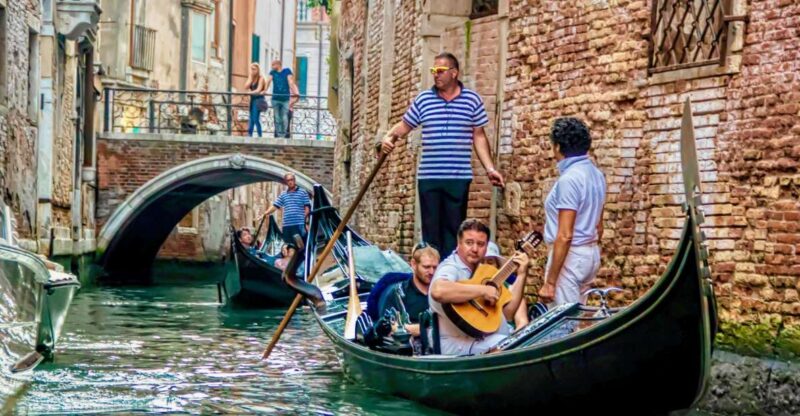 Venice: 30-Minute Gondola Ride on Grand Canal With Serenade - Itinerary and Highlights