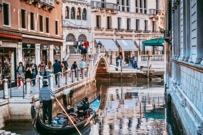 Venice: 30-Minute Gondola Ride on Grand Canal With Serenade - Memorable Musical Experience