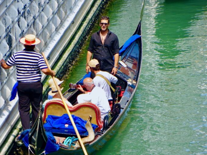 Venice: 30-Minute Gondola Ride on Grand Canal With Serenade - Suitable for Families and Groups