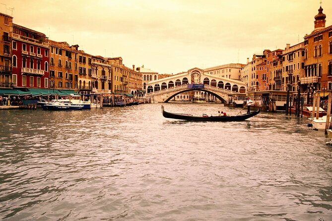 Venice: 45-Minute Private Gondola Ride by Night for up to 5 People - Accessibility and Participation