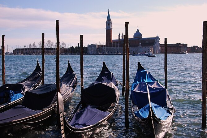 Venice: 45-Minute Private Gondola Ride by Night for up to 5 People - Customer Reviews