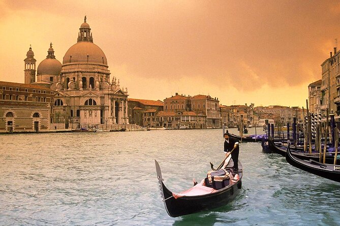 Venice: 45-Minute Private Gondola Ride by Night for up to 5 People - Booking Information