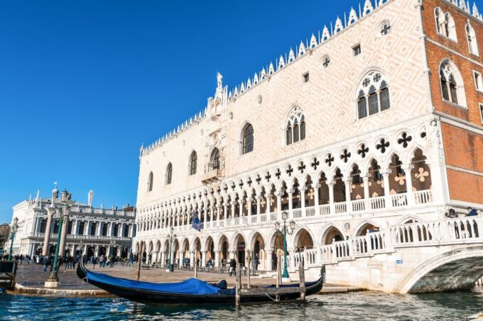 Venice: Basilica, Doges Palace+ Murano & Burano Guided Tour - Tour Suitability and Accessibility