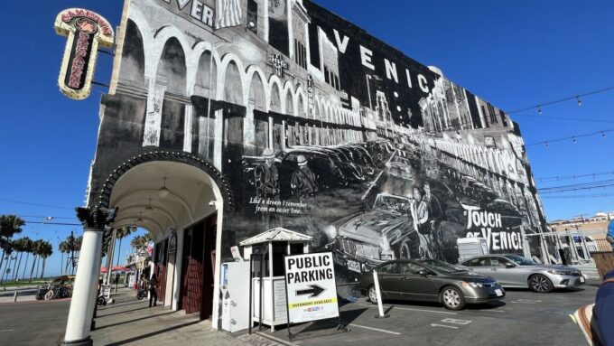 Venice Beach : French Guided Walking Tour - Frequently Asked Questions