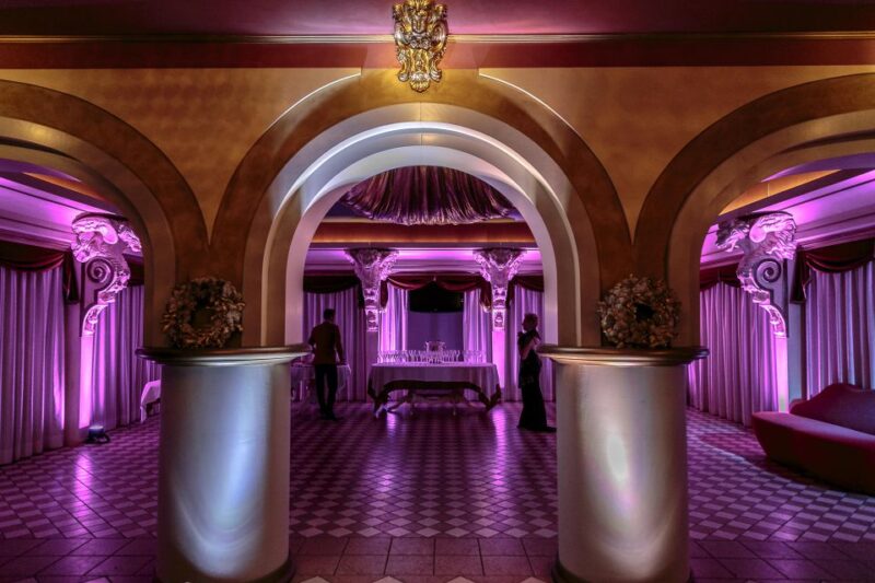 Venice: Cabaret Dinner Show - Ticket Details and Reservation
