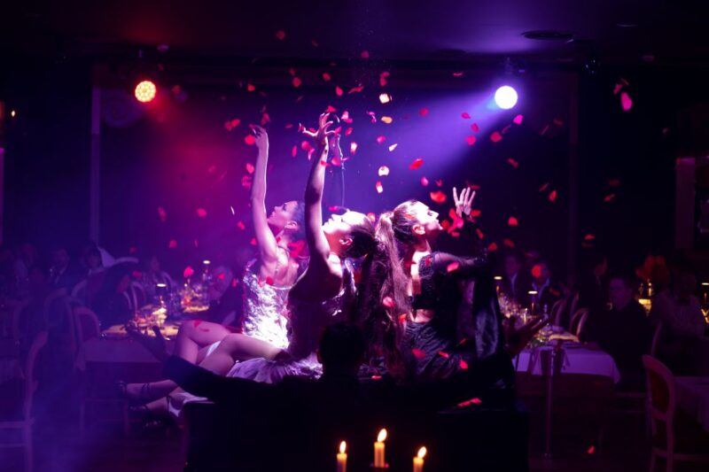 Venice: Cabaret Dinner Show - Venue Location and Accessibility