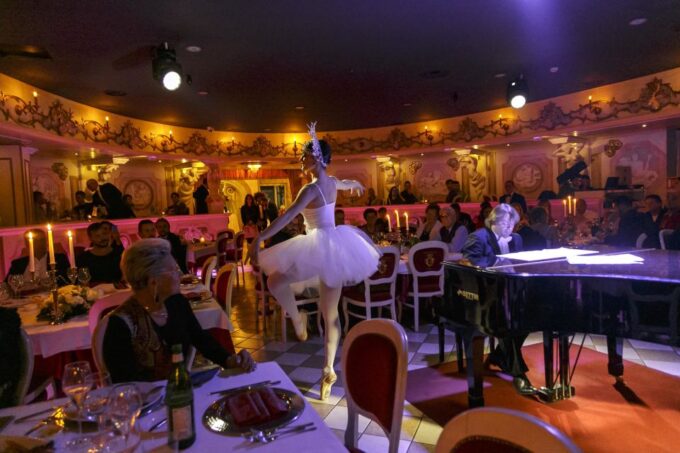Venice: Cabaret Dinner Show - Transportation and Parking