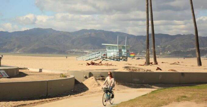 Venice California: Half Day Tour in Open Air Bus - Getting to the Starting Point
