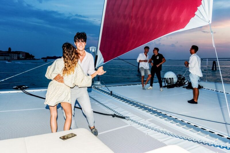 Venice: Catamaran Sunset Jazz Cruise With Aperitivo - Key Points