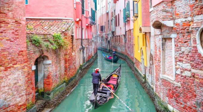 Venice: City Highlights Walking Tour With Optional Gondola - Customizable Walking Tours