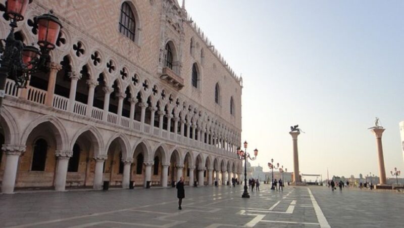 Venice: Doges Palace and Basilica Skip-the-Line Guided Tour - Meeting Point and Important Information
