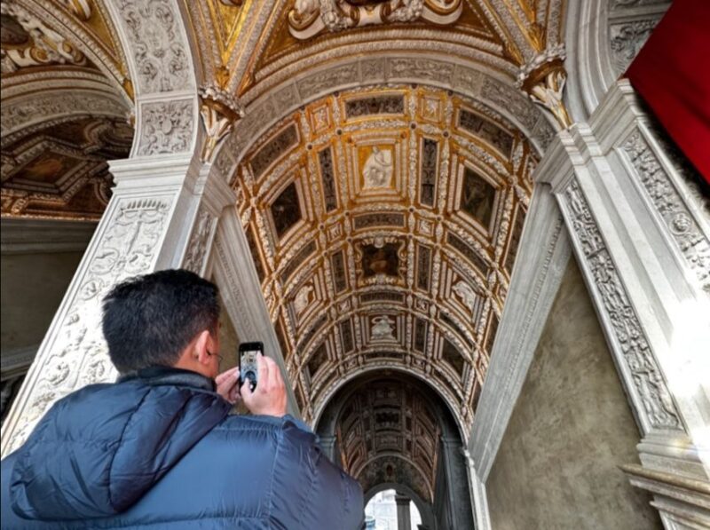 Venice: Doges Palace and St Marks Tour With Gondola Ride - Important Information