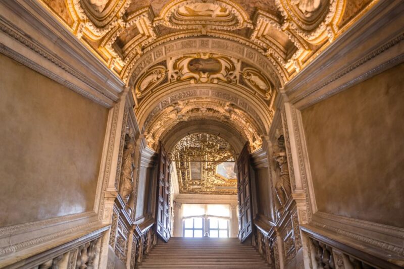 Venice: Doges Palace, Bridge of Sighs & Prisons Guided Tour - Key Points