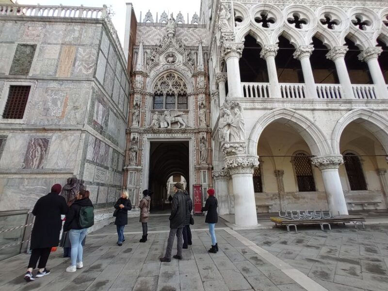 Venice: Doges Palace Guided Tour With Optional Gondola Ride - Customer Reviews and Ratings