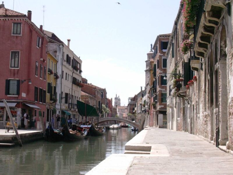 Venice: Dorsoduro and San Polo District Private Walking Tour - Key Points