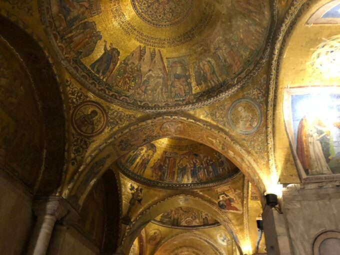 Venice: Evening Walk With Exclusive Access to Saint Marks - Expert Local Guide Expertise