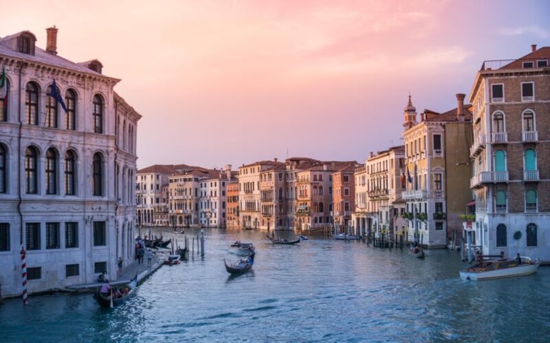 Venice: Express Walk With a Local in 90 Minutes - Key Points