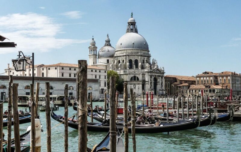 Venice: Express Walk With a Local in 90 Minutes - Booking and Cancellation Policy