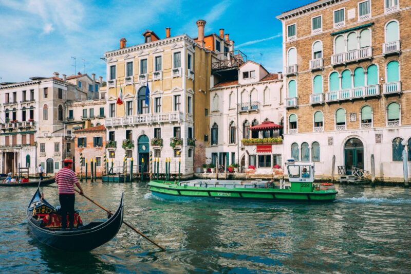 Venice: Express Walk With a Local in 90 Minutes - Highlights of the Tour