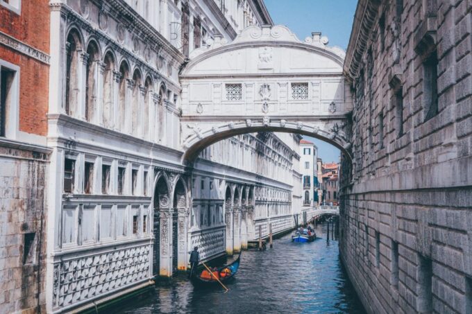 Venice: Express Walk With a Local in 90 Minutes - Mobility Requirements