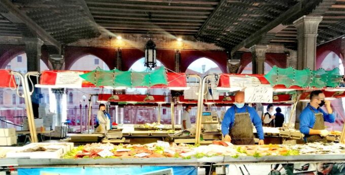 Venice: Fish Market Shopping Walking Tour & Home Cooked Meal - Home-Cooked Venetian Meal