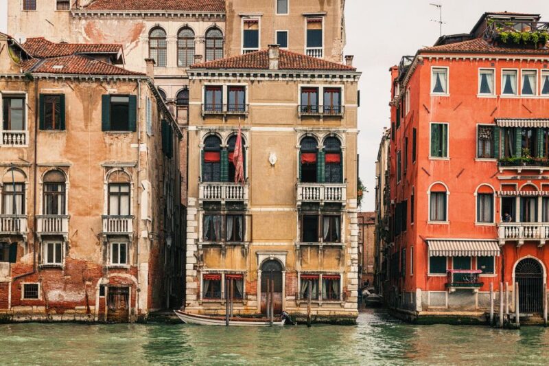 Venice: Gondola Ride and a Gala Dinner in a Venetian Palace - Dining Experience