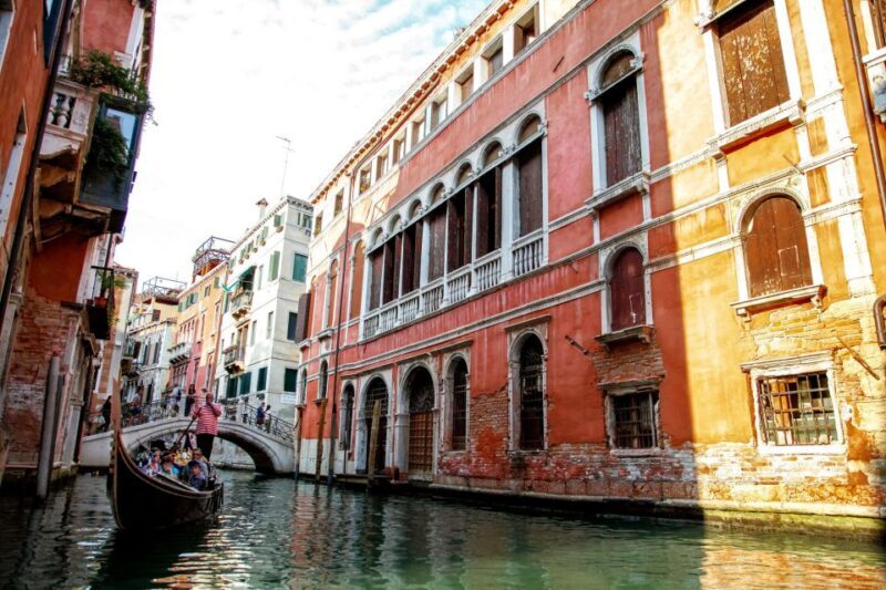 Venice: Gondola Ride With Live Guide - Cancellation Policy and Booking Flexibility