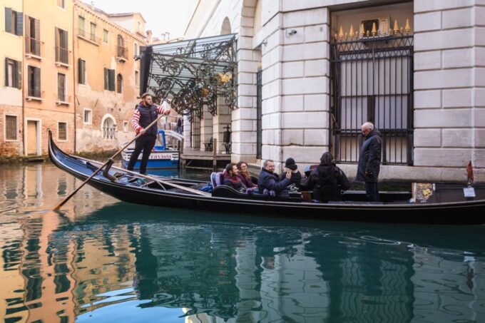Venice: Gondola Ride With Serenade and Romantic Dinner - Accessibility Information