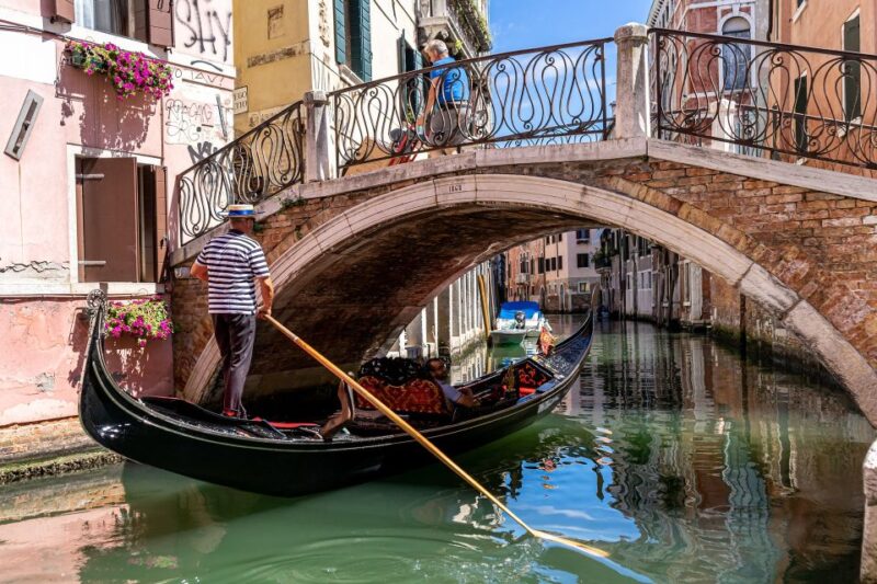 Venice: Grand Canal by Gondola With Live Commentary - Availability and Cancellation