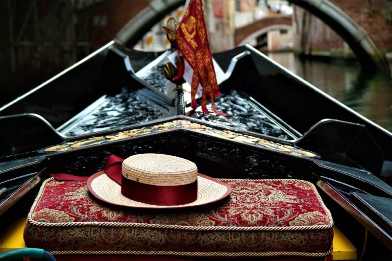Venice: Grand Canal by Gondola With Live Commentary - Language Options