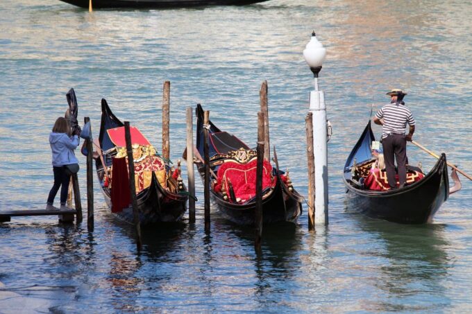 Venice: Grand Canal by Gondola With Live Commentary - Important Considerations