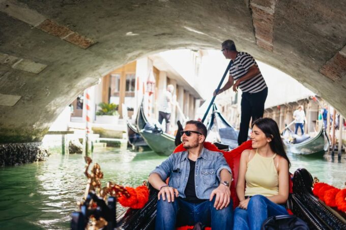 Venice: Grand Canal Gondola Ride With App Commentary - Private Gondola Experiences