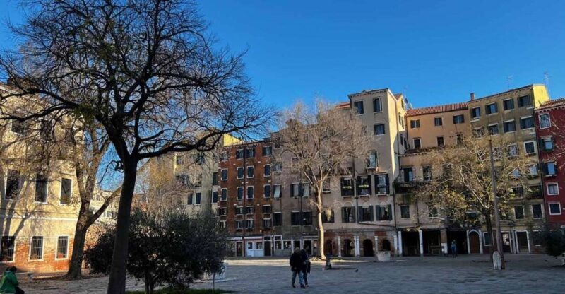 Venice: Guided Tour of the Jewish Ghetto and Synagogue Visit - Overview of the Jewish Ghetto in Venice