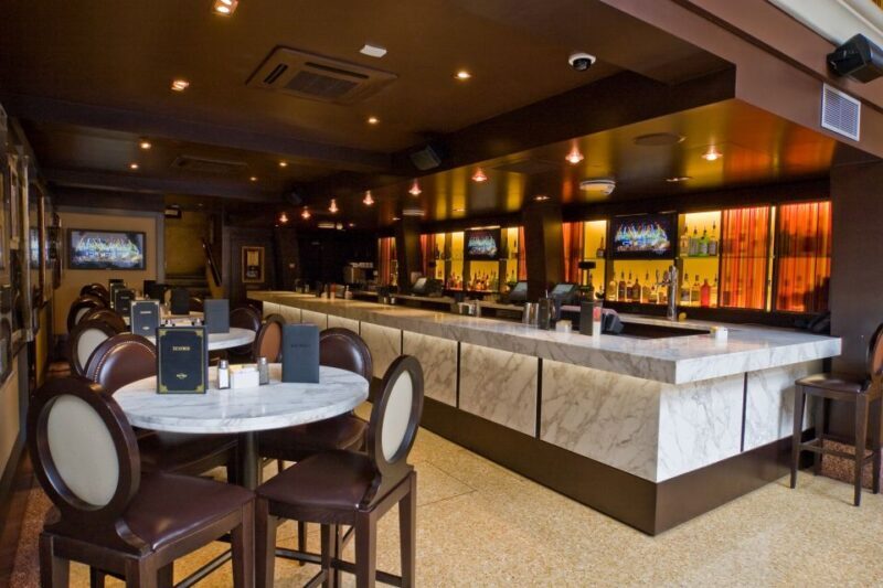 Venice: Hard Rock Cafe With Set Menu for Lunch or Dinner - Menu Options: Gold and Diamond