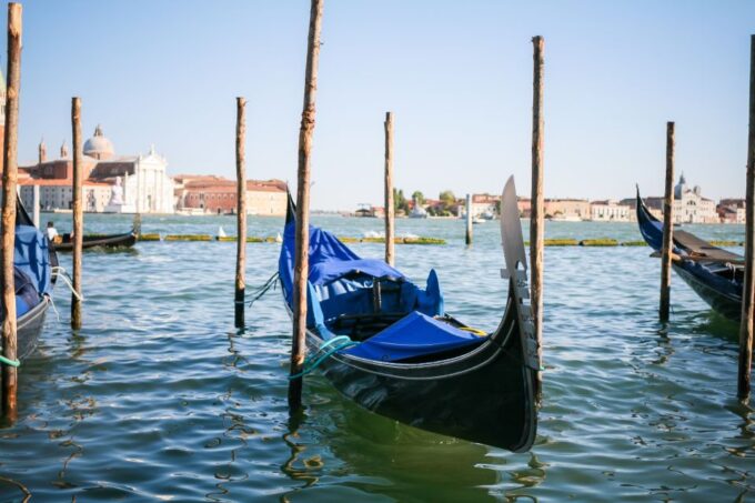 Venice: Historical Gondola Yard Private Tour - Getting to the Tour